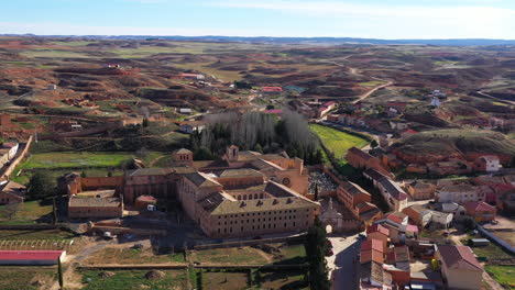 Increíble-Paisaje-Cañones-España-Monasterio-Pequeña-Ciudad-De-Santa-María-De-Huerta